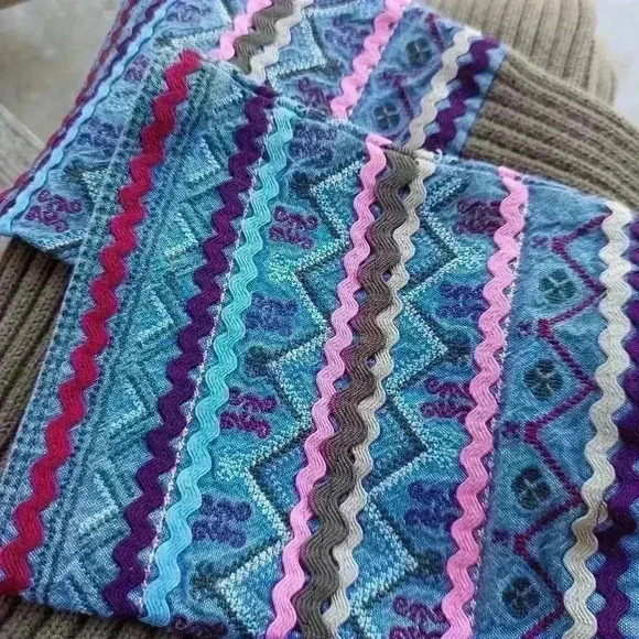 Mercer & Madison Hippie/Boho Sweater - Picture 6 of 6